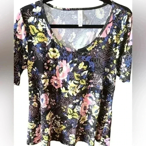Lularoe‎ size medium perfect tee. EUC. This was mine from my own closet.EUC - Picture 1 of 5